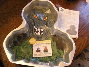 Wilton 1999 MEGASAURUS Cake Pan Mold #2105~2028 w/Insert & Instructions - Picture 1 of 5