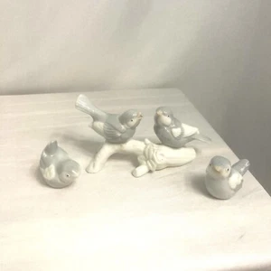 Vintage Vogel Figuren Crowning Touch blau Keramik auf einem Ast 2 andere - Bild 1 von 8