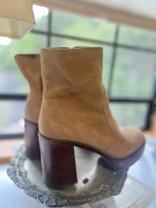 Vince Camuto hellbraune Wildleder Leder Blockabsatz Stiefeletten Größe 7,5 M / 38 - Bild 1 von 18