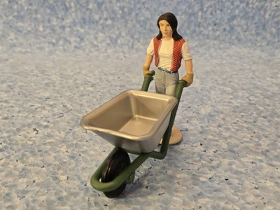 Schleich Stallmädchen mit Schubkarre, 2009, #13453 - Bild 1 von 4