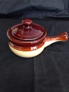 Ancienne canne à soupe en grès marron et marron avec poignée et couvercle - Photo 1/9