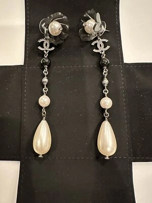CHANEL Black & White Pearl CC Crystal Camellia Shoulder Duster Earrings - Image 1 of 4