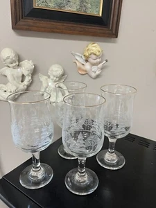 Cuatro copas de vino árboles de Navidad adorno dorado 7 copas tallo de 2"" escena de invierno de 11 oz - Imagen 1 de 9