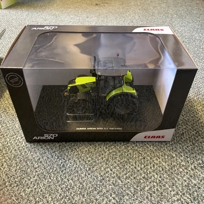 1/32 Universal Hobbies Claas Arion 570 St. V Night Edition - Limited to 1500 - Image 1 of 3