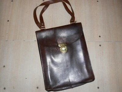 ancienne sacoche en cuir - Photo 1/4