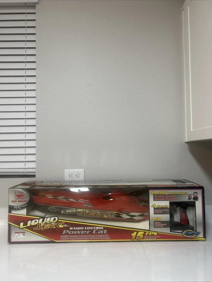 Nuevo bote eléctrico Bright Liquid Heat R/C 19,2 voltios 33" control remoto Power Cat Foto 1 de 4