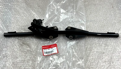 Honda CBF125M CBF125ME (CB125F) Genuine Black Main Footrest Bar Step Bracket NEW - Image 1 of 4