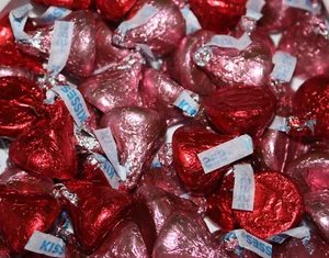 Hershey's Kisses - Bulk - Pink & Red - Assorted Milk Chocolate Candy - 4 pounds - Picture 1 of 1
