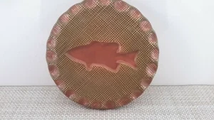 Ceramic Fish Coaster Stand Plate 4.25" Diameter Pink/Beige Unmarked EUC - Picture 1 of 6