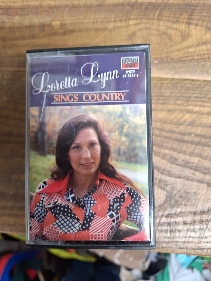 Loretta Lynn Sings Country Cassette Tape - Image 1 of 1