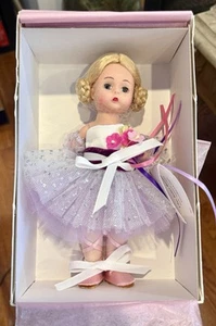 VINTAGE Madame Alexander 8 Zoll Puppe #17650 - lila Ballettabend NEU IM KARTON - Bild 1 von 4