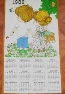 Asciugamano da tè vintage cotone calendario 1989 dolci bambini in prato con farfalle - Foto 1 di 4