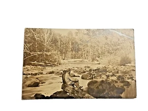 Antike AK Zwei Personen entspannen am Bach Anfang 1900 A18 - Bild 1 von 3