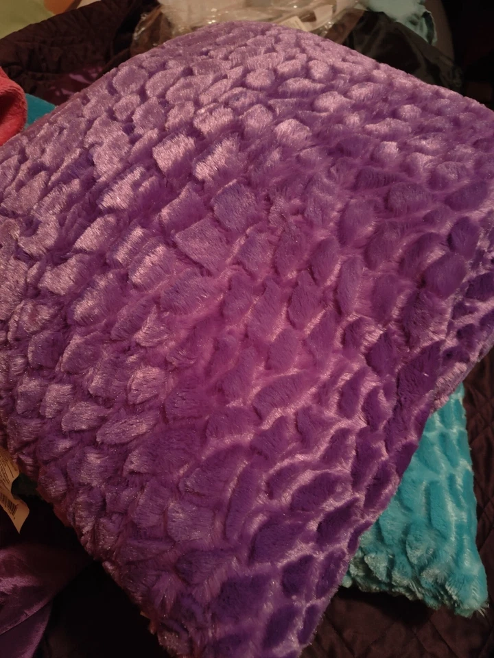 Фиолетовая подушка 18 дюймов x 18 дюймов - Изображение 1 из 1