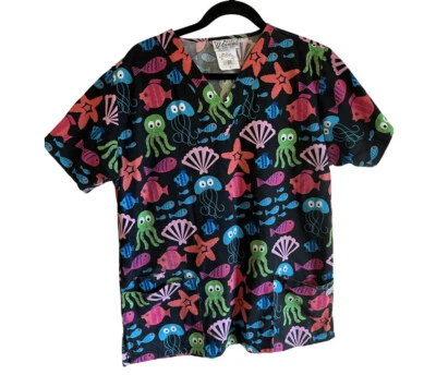 Blusa Médica UA Scrubs MED para Mujer 2 Bolsillos Azul Marino Borde Criaturas Marinas Foto 1 de 4