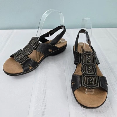 Sandalias Clark's de cuero negro con correa al tobillo con detalle de tachuelas doradas - Para mujer 7M Foto 1 de 4