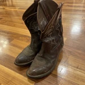 Ariat Herren Braun Leder Western Cowboy Arbeitsstiefel. Größe 9D. Style 10005934. - Bild 1 von 6