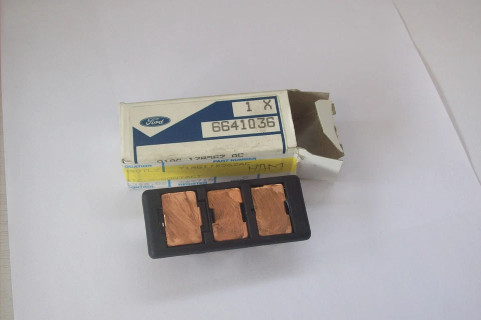 GENUINE ESCORT 90-01  FORD REAR PANEL TAILGATE CONTACT PLATE  6641036 - Image 1 of 1