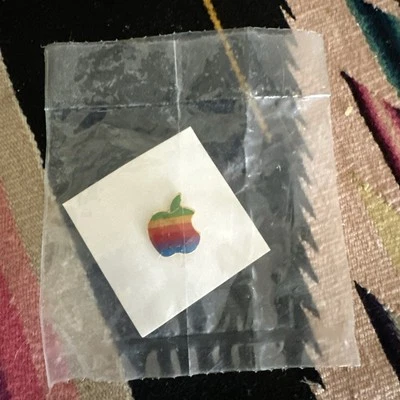 Broche de lapela vintage Apple computador retrô logotipo arco-íris esmalte lacrado - Imagem 1 de 4