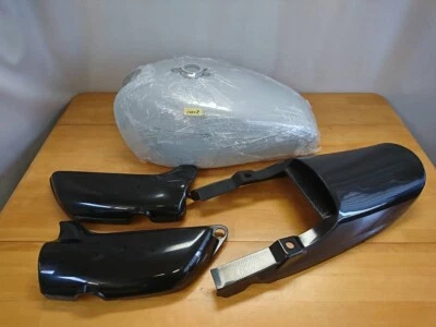 Juego de tanque de combustible de acero Doremi Collection KAWASAKI Z1 base de pintura nuevo sin abrir Foto 1 de 4