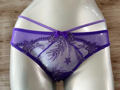 Nuevo con etiquetas Panty Victoria's Secret Muy Sexy con Tirantes Estampado de Estrellas Recortado S Púrpura Foto 1 de 4