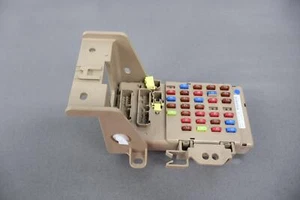 Caja de relé de conexión de fusibles de cabina Subaru WRX STI 15-17 (82201VA010) 90 k millas - Imagen 1 de 15