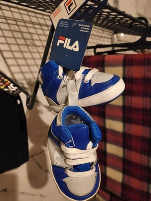 Fila 男宝宝鞋 0 6 个月 — 第 1/4 张图片