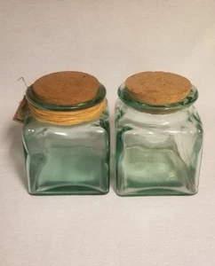 ZWEI Recycelte Grün Glas Gläser Kanister Kork Deckel Hergestellt in Spanien 4 Tassen oder 32 Unzen  - Bild 1 von 6