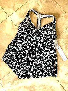 TUTA MAGICA TANKINI NUOVA CON ETICHETTE TAGLIA 12 NERA/WHT RACERBACK RET $ 135,00 ORLO A V FRONTE/RETRO - Foto 1 di 6