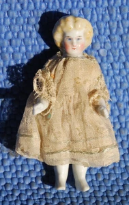 Antica bambola Frozen Charlotte con vestito originale 4" epoca guerra civile braccia fuori stretch - Foto 1 di 9