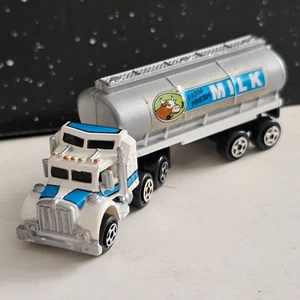 Micro Machines Sattelzug Tankwagen weiß blau milch - Bild 1 von 4