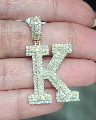 Colgante con dije de oro amarillo de 10 quilates de 1,25 quilates con inicial de diamante genuino letra 'K' de 1,5" Foto 1 de 4