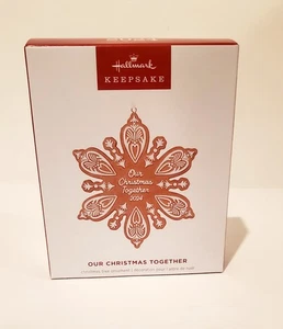 Hallmark Keepsake Ornament 2024 Porcelana Nuestra Navidad Juntos - Imagen 1 de 5