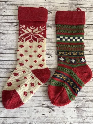 Conjunto de 2 meias de malha lã verde vermelho sortidas anos 90 anos 80 vintage 18"" - Imagem 1 de 4