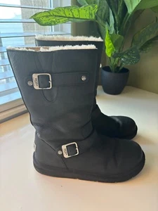BOTAS MOTO UGG NEGRAS KENSINGTON MUJER TALLA 9 - Imagen 1 de 7