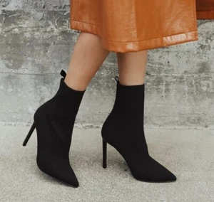 ¡Nuevo! Steve Madden Mujer Dianne Negro Acanalado Calcetín Bota Tacones Talla 10 - Imagen 1 de 1