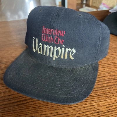 Gorra de béisbol rara Tom Cruise entrevista con el equipo de película de vampiros Foto 1 de 4