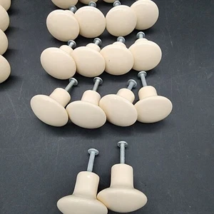 Menge 22 Vintage Biskuit Porzellan Schrank Schublade Knopf Griffe mit Hardware - Bild 1 von 8