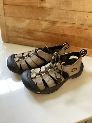 Keen Newport Waterproof Youth Sz 1 Sport Sandals Khaki Tan - Image 1 of 4