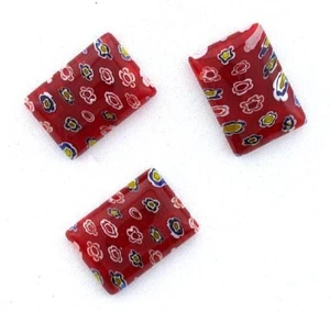 QUATTRO 18MM x 13MM RETTANGOLO ROSSO RUBINO FIORE BIANCO MILLEFIORI VETRO CABOCHON MC8 - Foto 1 di 1