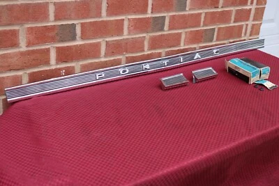 64 PONTIAC CATALINA 2+2 NOS TAPA MALETERO PANEL TRASERO MOLDURA CROMADA  Foto 1 de 4