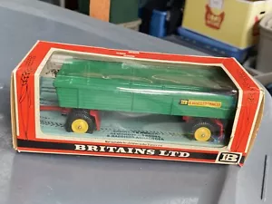 NIB Britains 1/32 - IB 8 Wheeled Trailer Green 9558 1980s For Model Farm Tractor - Picture 1 of 18