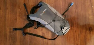 Field&Stream Hydration Pack 2 Liter Hydration Bladder Backpack Green - Picture 1 of 4
