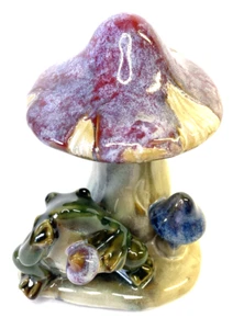 Figurine ancienne grenouille avec champignons céramique émaillée goutte à goutte 5,5" P x 4,5" fantaisiste - Photo 1/14