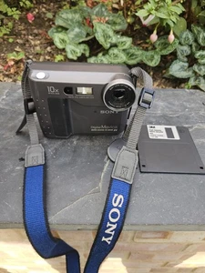 Sony Digital Camera Mavica MVC-FD73 0.4MP Silver Tested - Picture 1 of 7