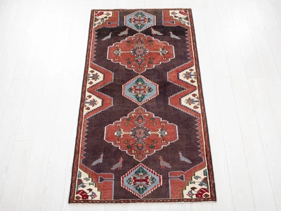 Excelente alfombra tribal vintage anudada a mano de 6' 5" x 3' 4" Foto 1 de 4