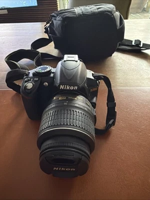 Nikon D D3100 14.2MP Digitalkamera - Schwarz (Kit mit AF-S DX VR 18-55mm and VR - Bild 1 von 3