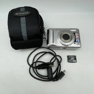 Fujifilm FinePix A Series A700 7.3MP Digital Camera  Silver W/ SD Card & Case - Bild 1 von 9
