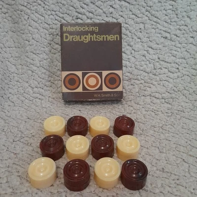 WH Smiths Interlocking Vintage Draughtsmen Boxed Plastic Game Draughts Prop - Image 1 of 4