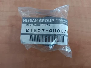 215074U00A Genuine Nissan MOUNTING RUBBER-RADIATOR,LOWER 21507-4U00A - Foto 1 di 2